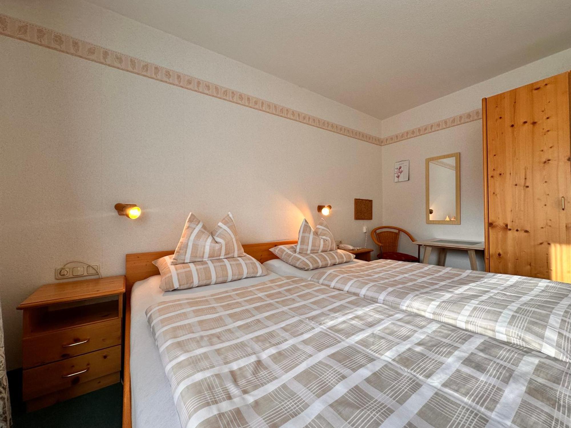 Pension Zum Loewen, Parkplatz, Fruehstueck, Wlan, Zentral Bad Steben Exterior photo
