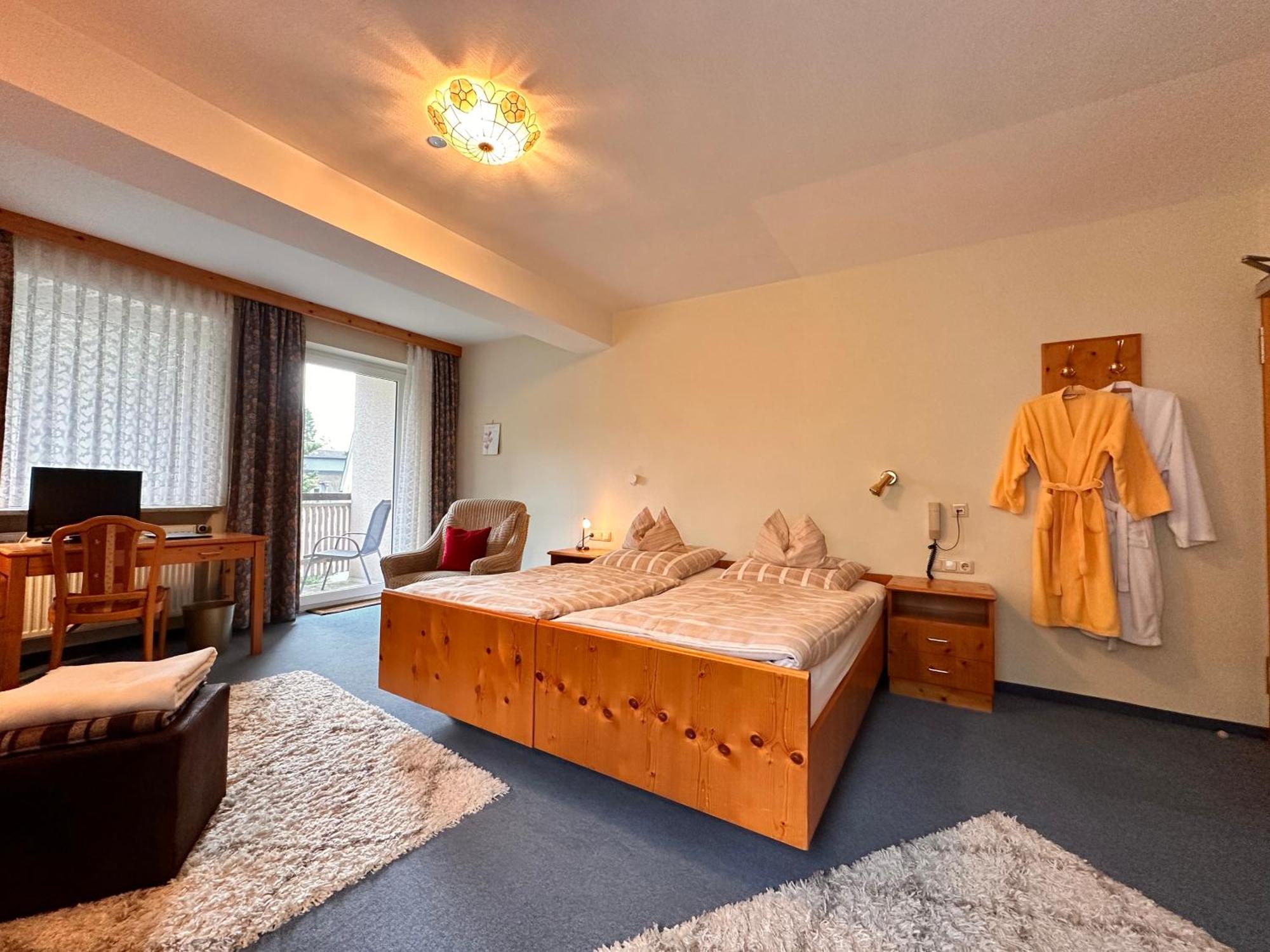 Pension Zum Loewen, Parkplatz, Fruehstueck, Wlan, Zentral Bad Steben Exterior photo