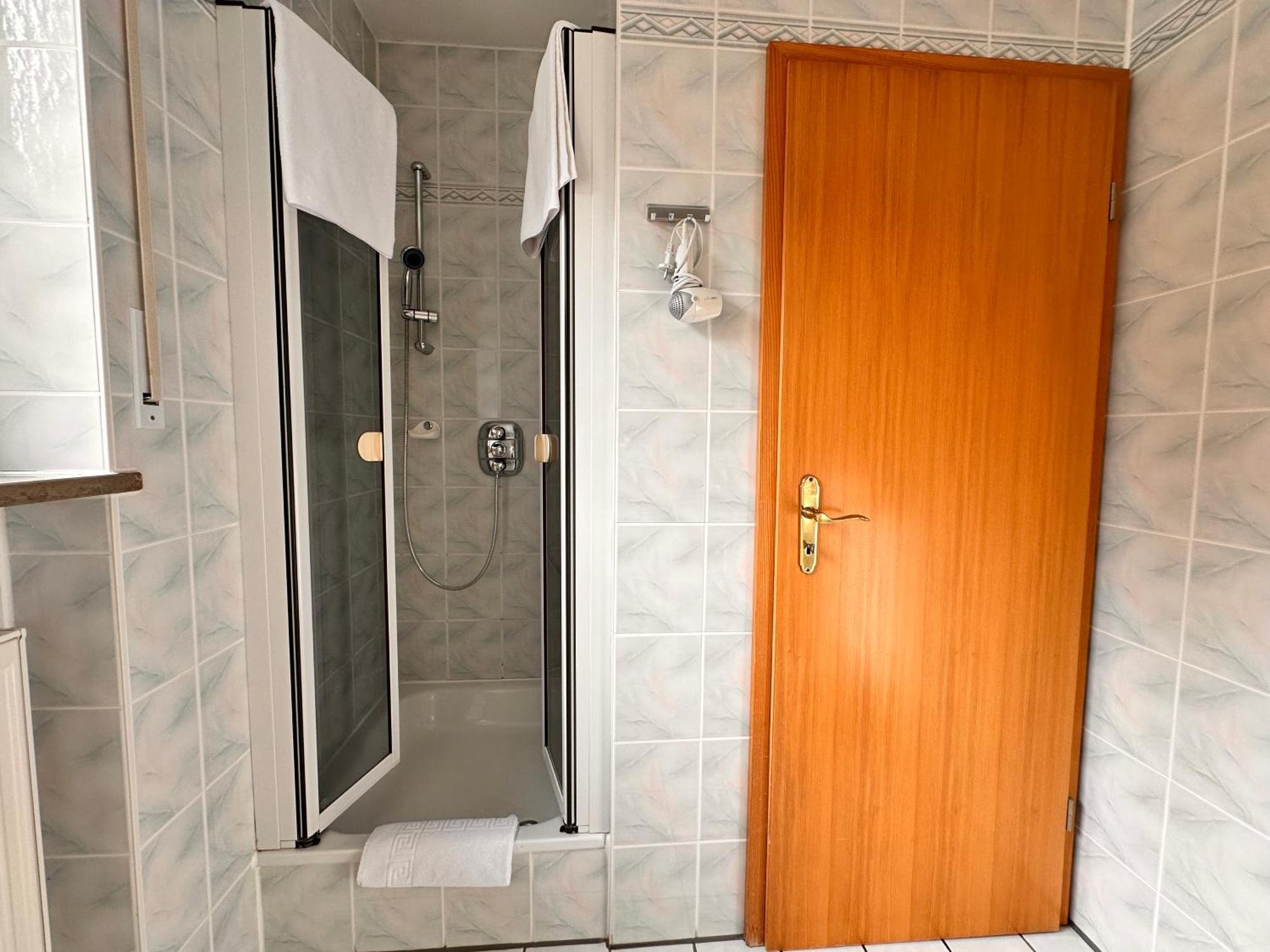 Pension Zum Loewen, Parkplatz, Fruehstueck, Wlan, Zentral Bad Steben Exterior photo