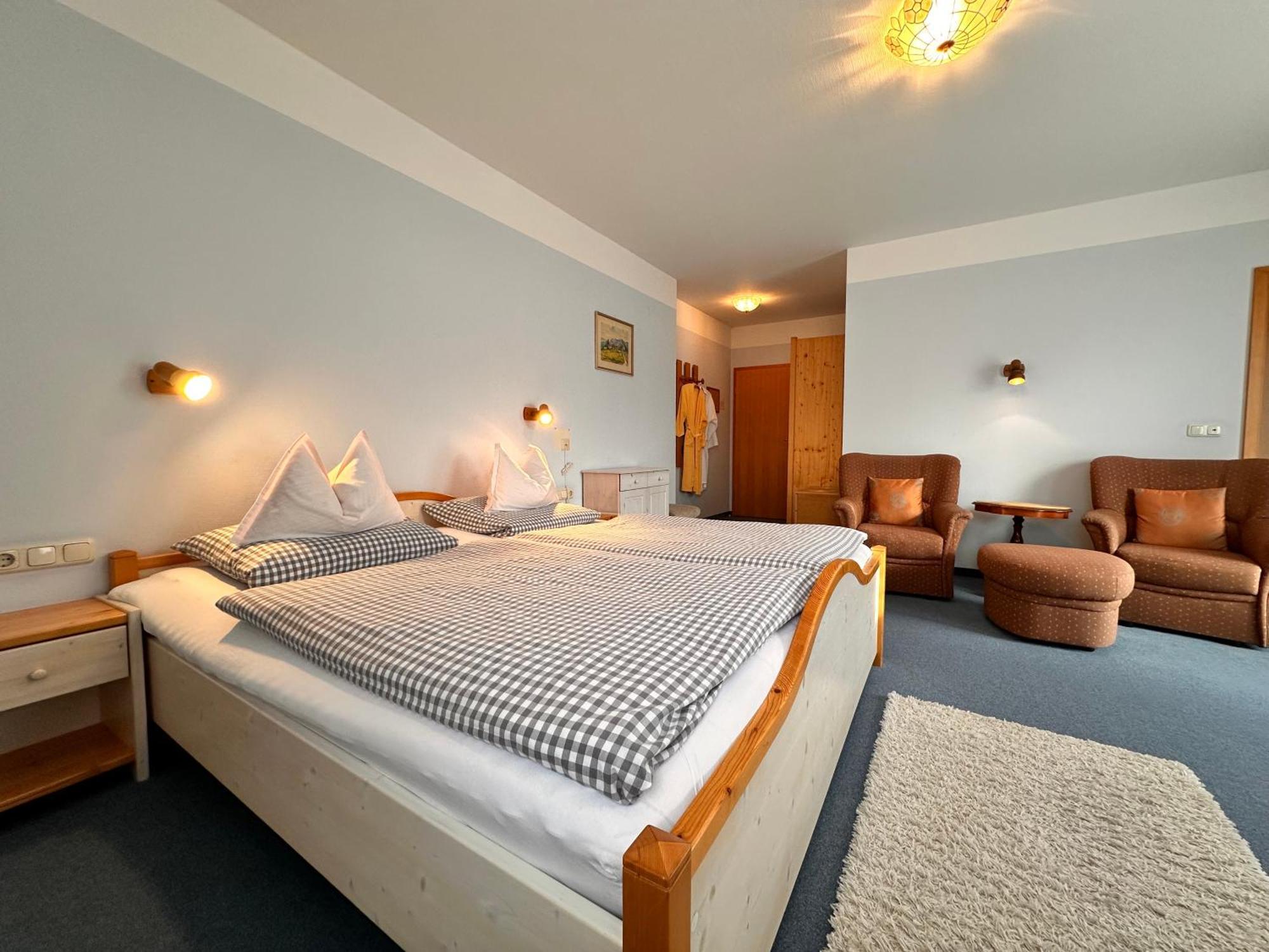 Pension Zum Loewen, Parkplatz, Fruehstueck, Wlan, Zentral Bad Steben Exterior photo