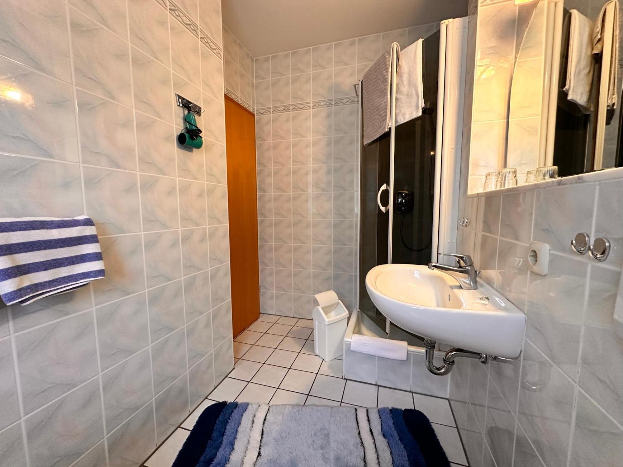 Pension Zum Loewen, Parkplatz, Fruehstueck, Wlan, Zentral Bad Steben Exterior photo
